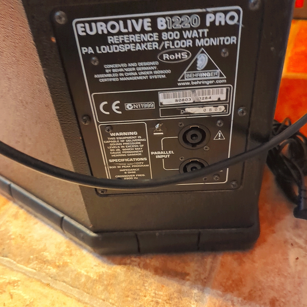 Beringer Euro live 800 watt b1220 pro PA loudspeaker floor monitor